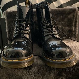 DR. MARTEN 1460 WOMEN'S PATENT LEATHER BOOTS